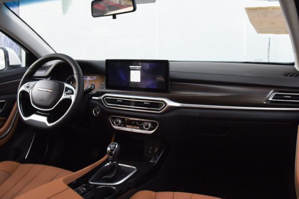 Седан среднего размера U7/EU7